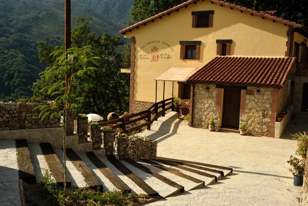 Apartamentos La Rosa Y El Pastor Guijo de Santa Bárbara Esterno foto